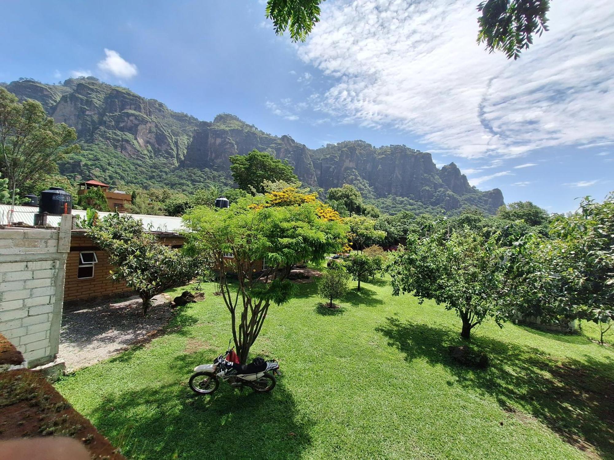 Posada Meztitla Tepoztlan Bagian luar foto